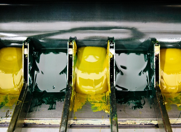 Yellow and green ink cartridges in printing machine